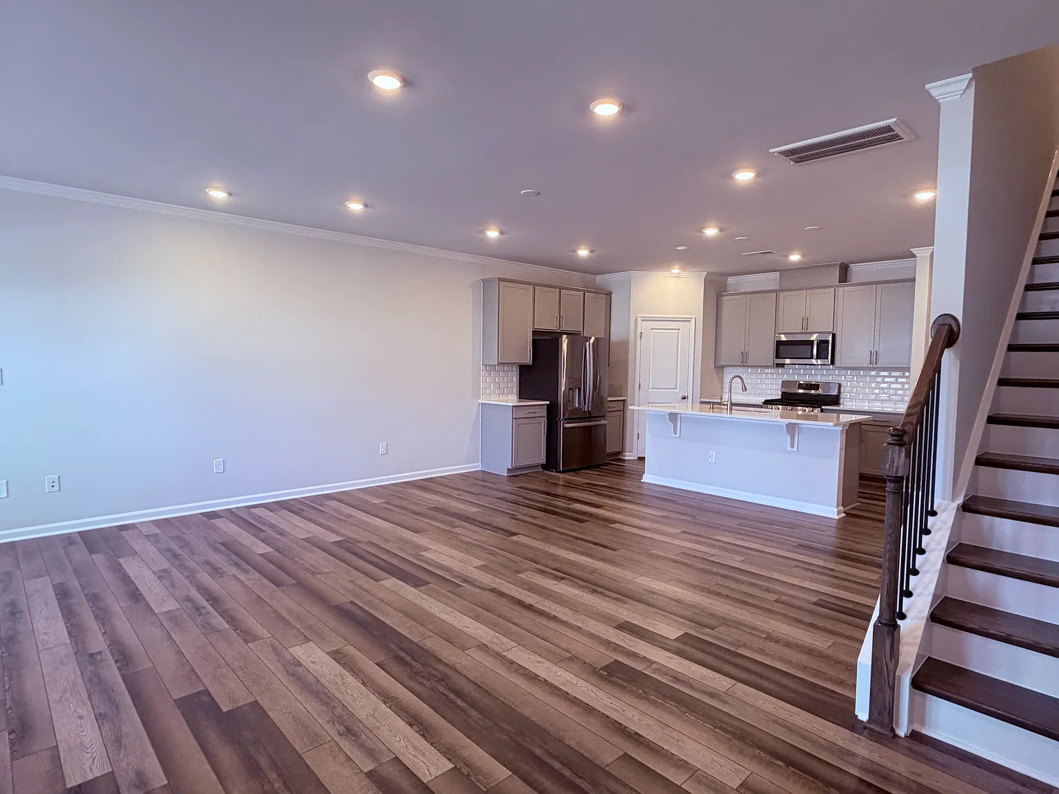 3 bed, 2.5 bath, 1931 sqft, $2,245 — Photo 4
