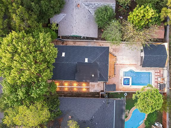 3rd image of 924 N Winnetka Ave