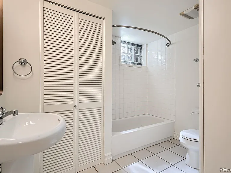 954 N Pearl St #B — Photo 17
