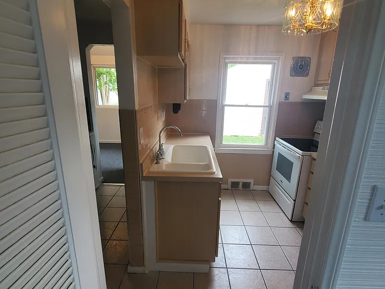 3173 Warick Rd — Photo 14