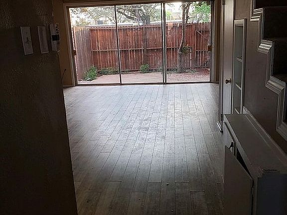 3rd image of 3000 W Illinois Ave