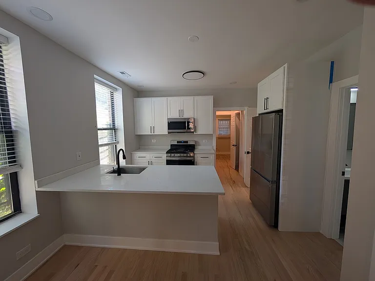 916 N Noble St #1F — Photo 5