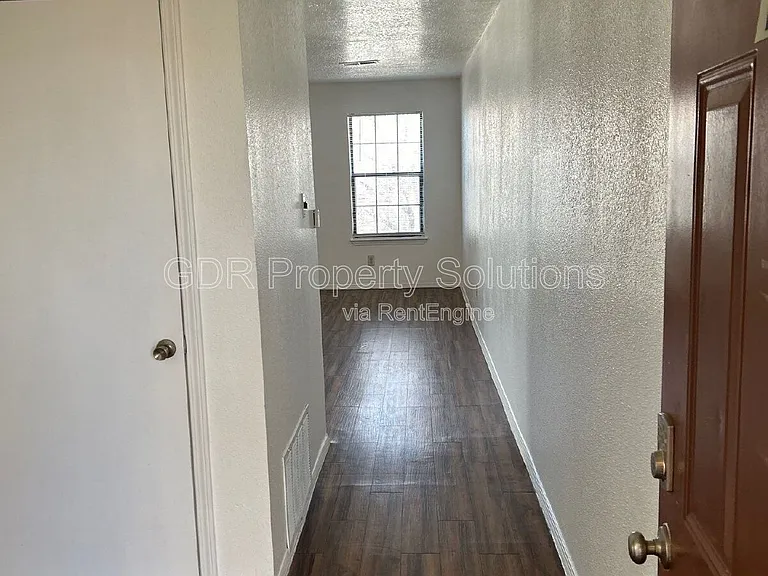 1116 Coal Ave SW #12 — Photo 4