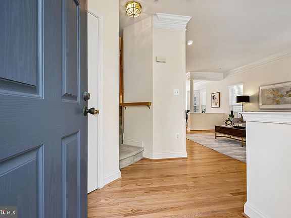 4th image of 924 Havencrest St