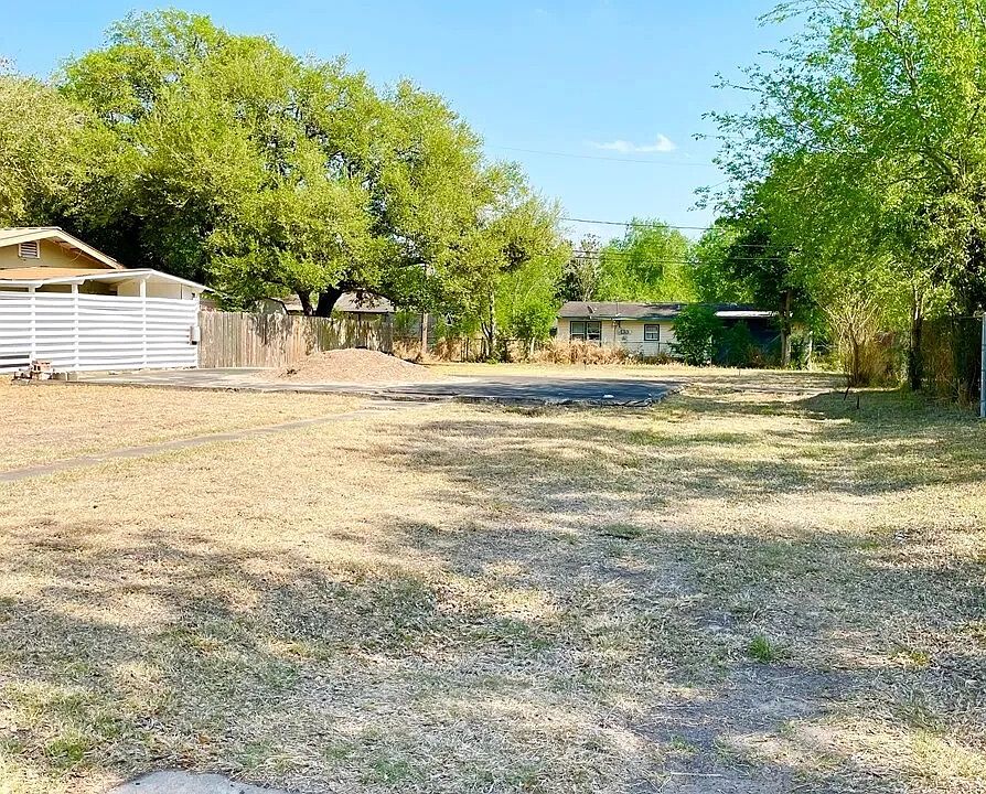 2nd image of 1006 E RANDALL ST LOT 15