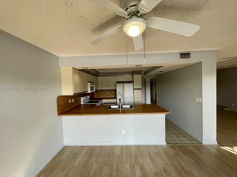 11894 SW 12th Pl #11894 — Photo 11