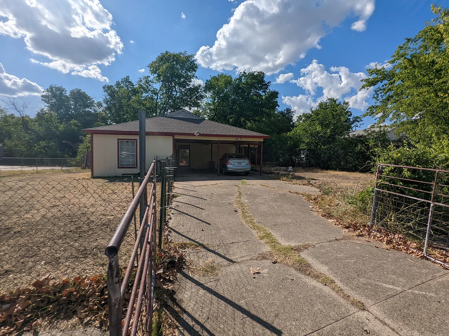 1613 Walton Walker Drive - B — Photo 1