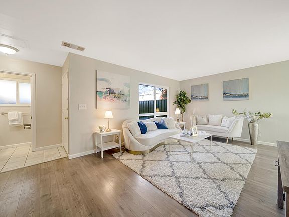 4th image of 5029 Pinetree Trl