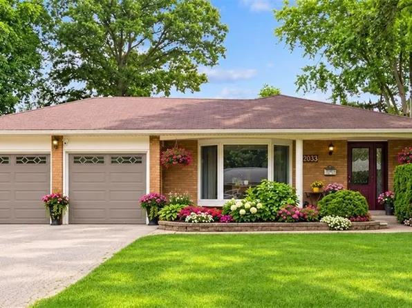 2033 Saxon Rd, Oakville, ON L6L 2V1