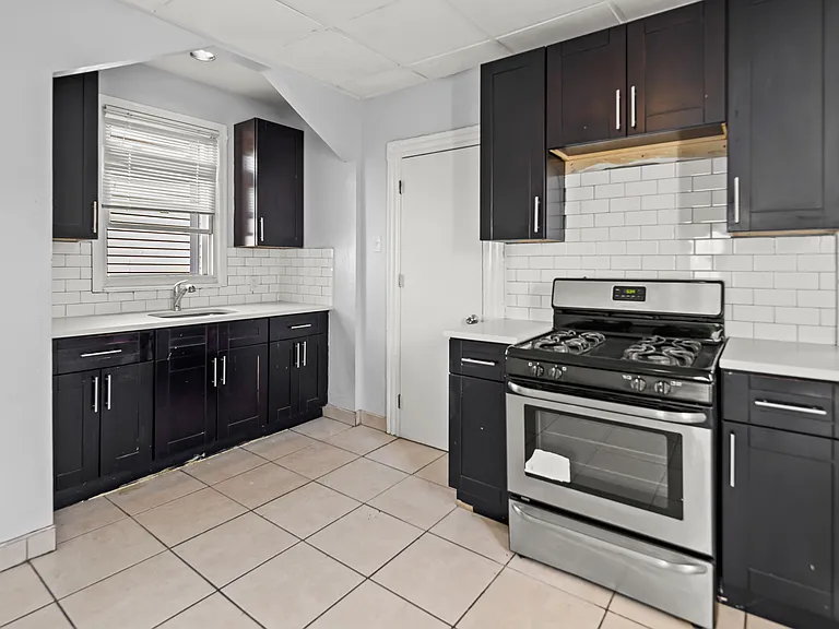 79 Irving St #2 — Photo 4