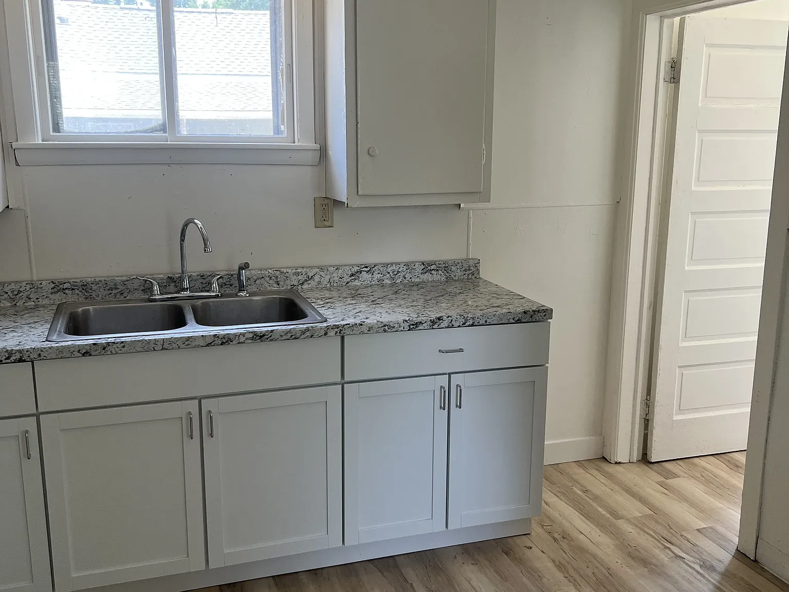 2 bed, 1000 sqft, $1,000 — Photo 2