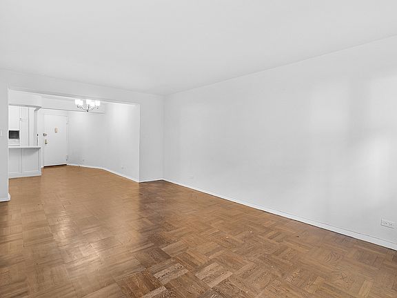 3rd image of 100 Bank St APT 1E