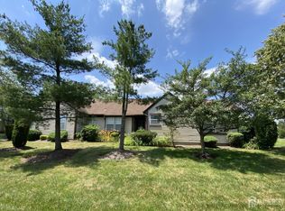 28 Rothwell Dr, Monroe Township, NJ 08831