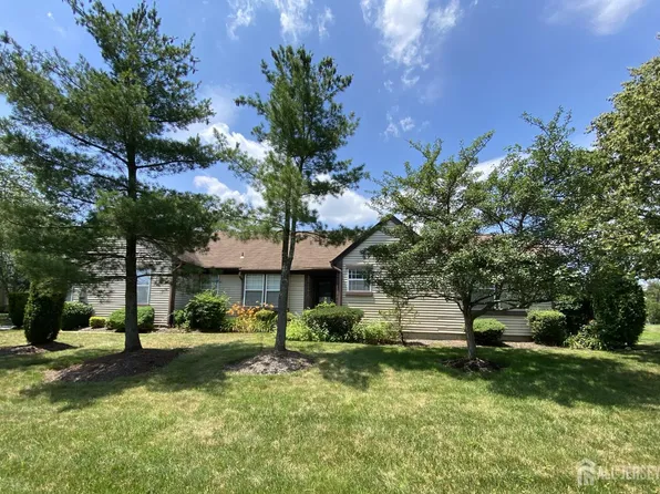 28 Rothwell Dr, Monroe Township, NJ 08831