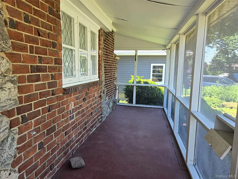160 Glengariff Rd — Photo 2