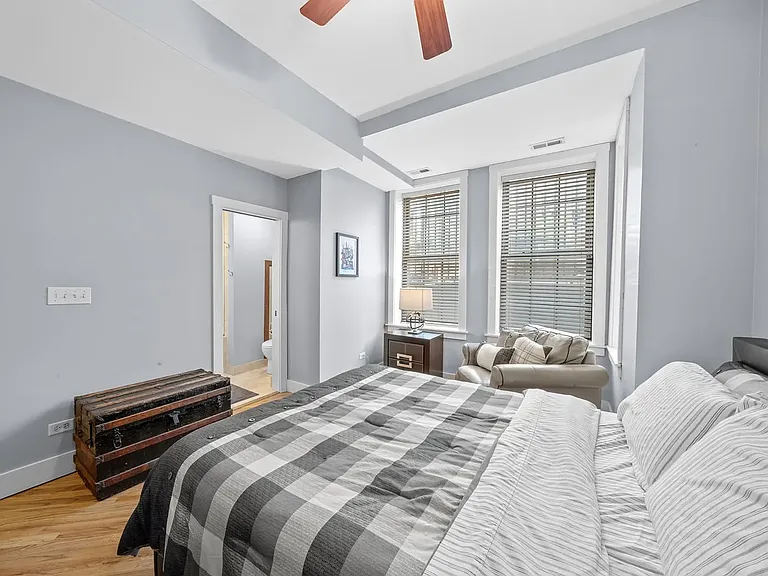 1421 W Augusta Blvd #1F — Photo 14