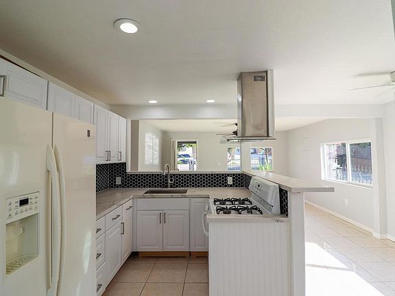 4th image of 110 W Hall Ave