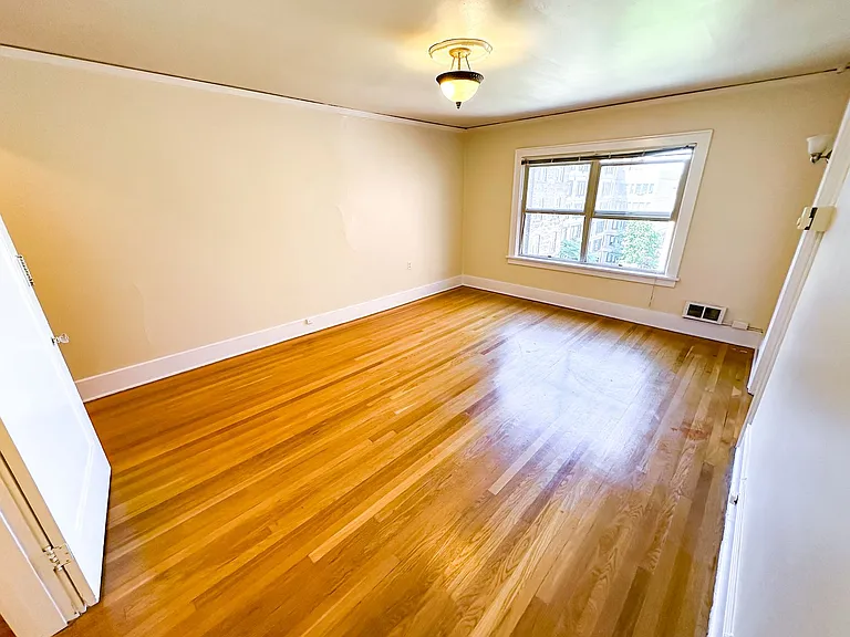Belmont Apartments — Photo 15