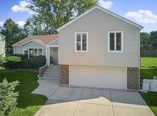 219 Lynbrook Dr, Bloomingdale, IL 60108