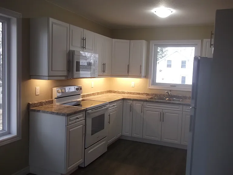 149 Westfall Cres — Photo 2