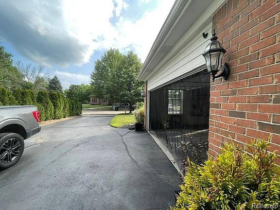 4th image of 5827 Woodfield Pkwy