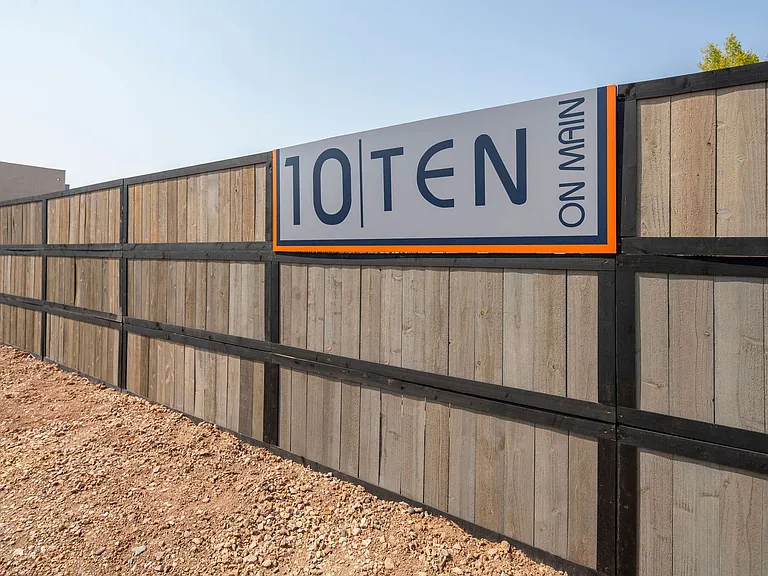 10Ten On Main — Photo 41