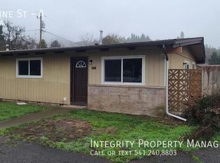 504 Pine St APT A, Rogue River, OR 97537