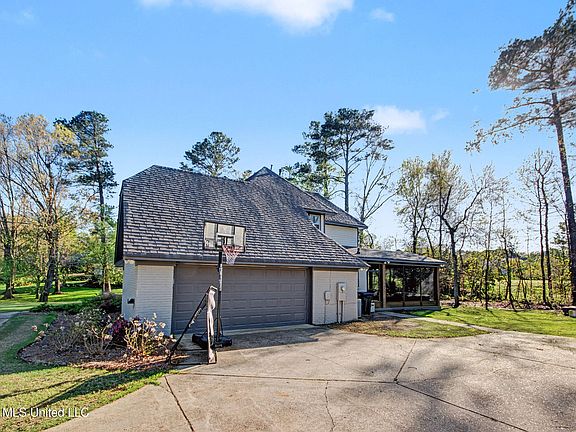 5th image of 521 Pawnee Way