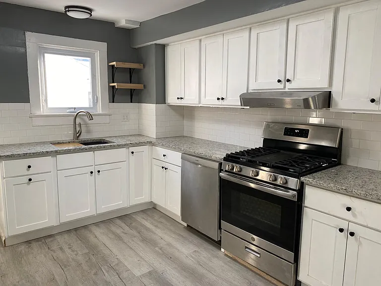 18 Cameron Ave — Photo 4