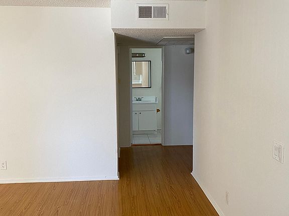 3rd image of 1305 Carlton Dr