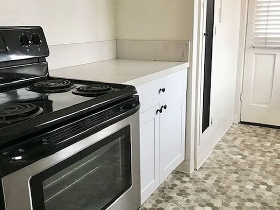 2nd image of 225 Kalmia St