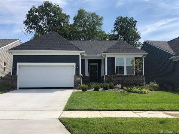 30120 Turtle Creek Cir, New Hudson, MI 48165