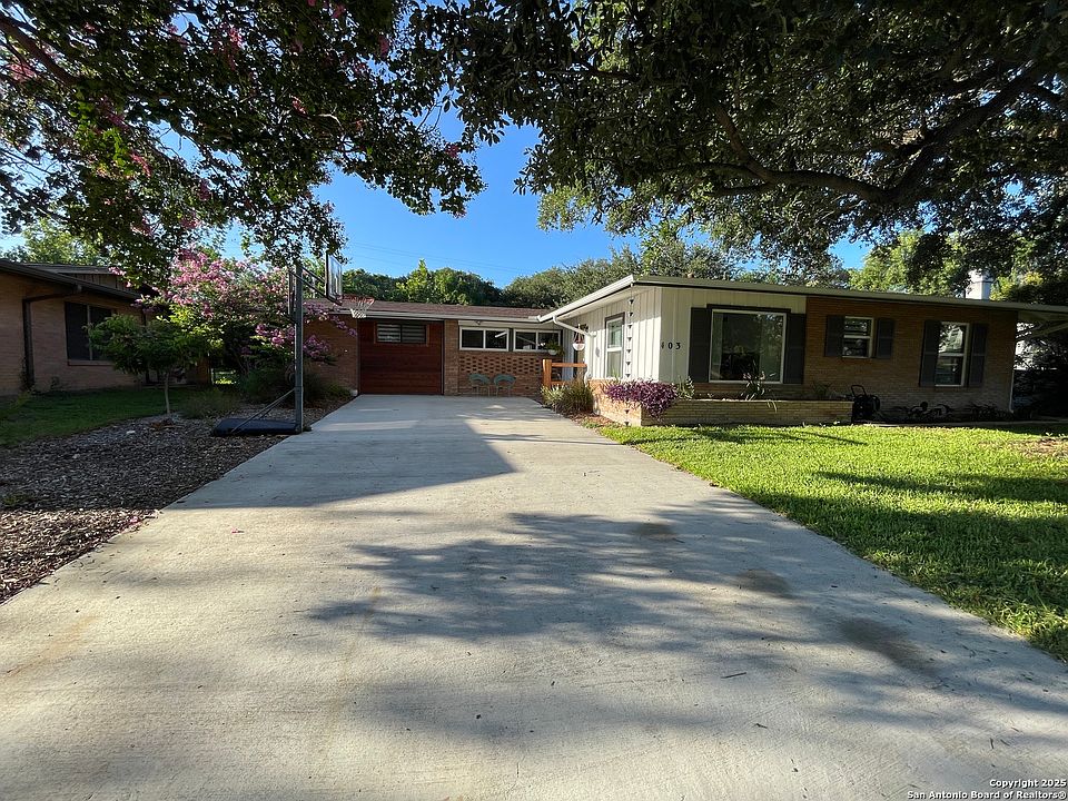 1st image of 403 MARQUIS LN
