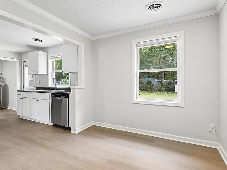 11 Woodhaven Rd — Photo 12
