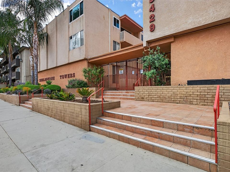 1st image of 5429 Newcastle Ave APT 204