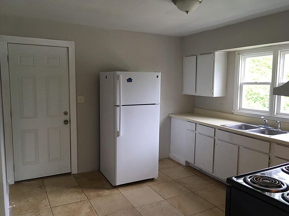 4th image of 909 Graves St