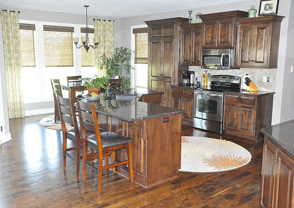 Main Floor Breakfast Bar