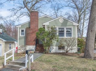 2 Cobb Rd, Denville, NJ 07834