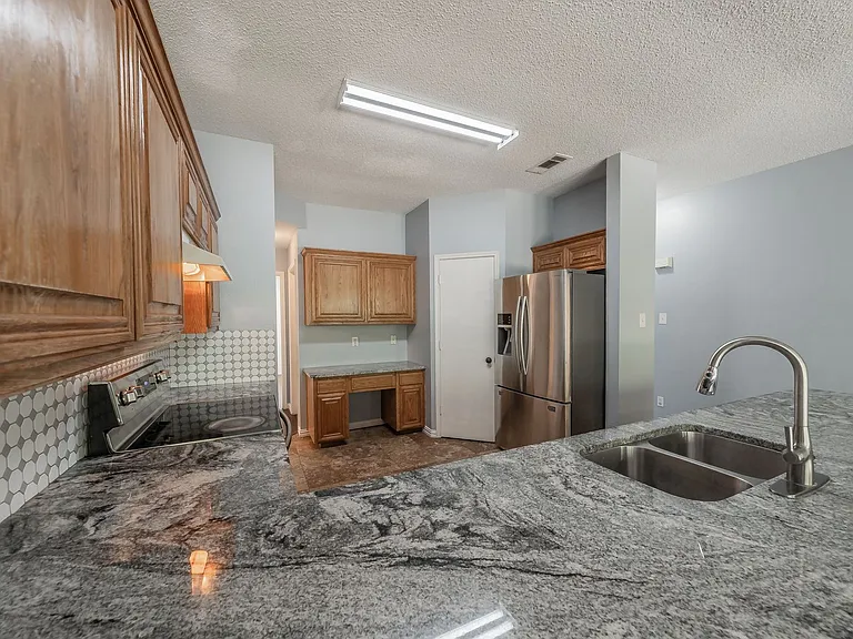 8109 Mosstree Dr — Photo 15