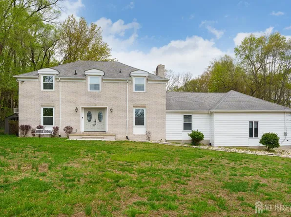 304 Schoolhouse Rd, Monroe Township, NJ 08831