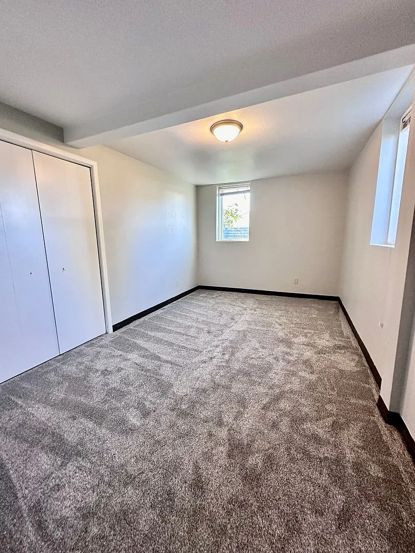 955 4th St SW — Photo 4