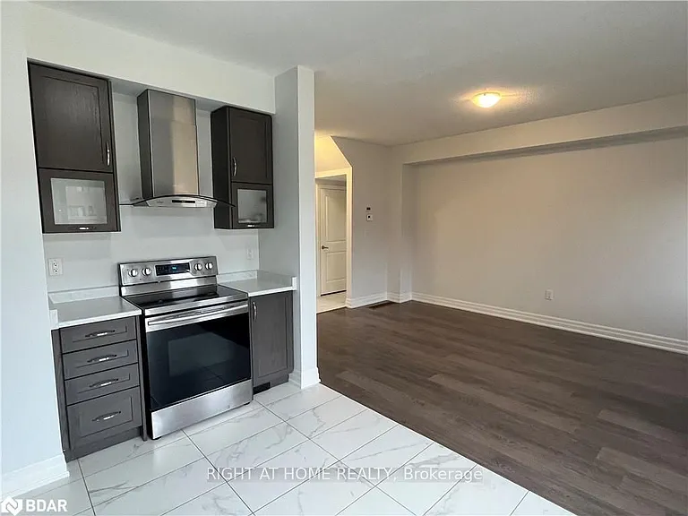 57 Bank St — Photo 8