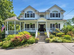 144 Cocks Ln, Locust Valley, NY 11560