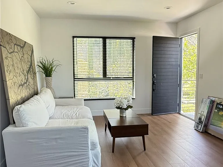 6148 Lederer Ave — Photo 3