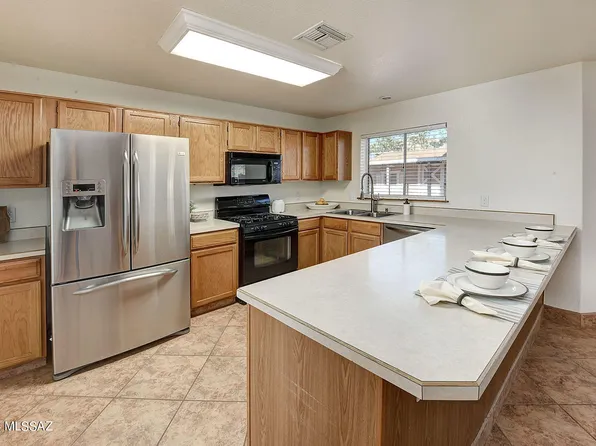 8166 N Plantation Pl, Tucson, AZ 85741