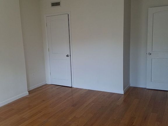 3rd image of 447 Franklin Ave #2