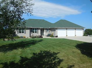834 E 9th St, Cresco, IA 52136