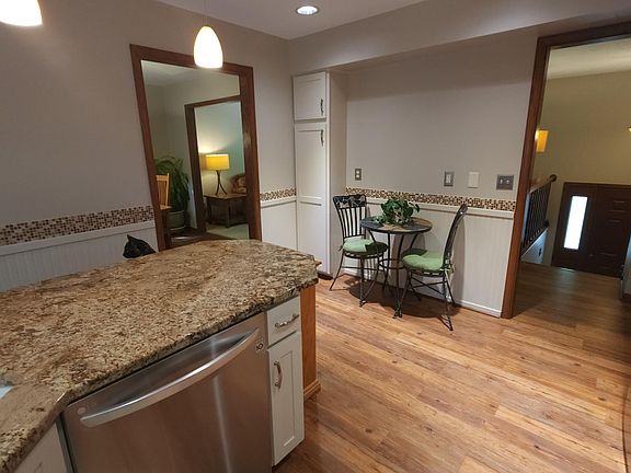 5th image of 2510 Northern Hills Ct NE