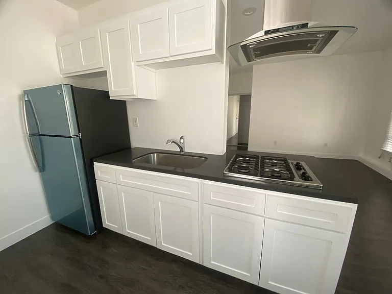 318 S Commonwealth Ave — Photo 5