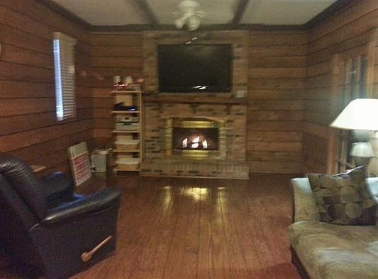 1st image of 842 Woodway Ln